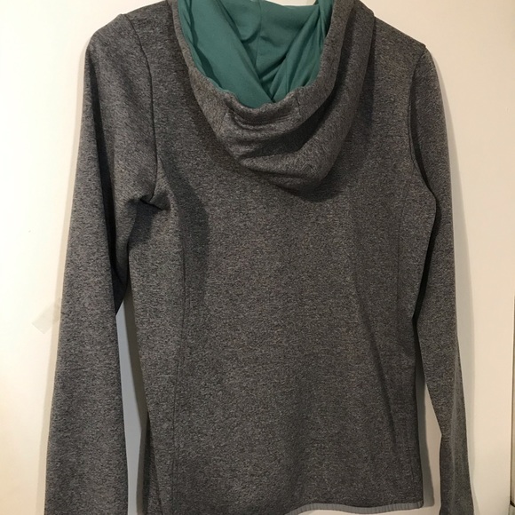 Women’s North Face zip up - Picture 5 of 5